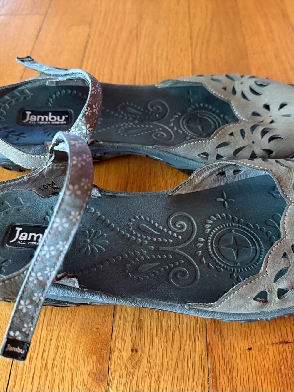 Jambu Women's Gray Floral Cutout Slingback Sandals